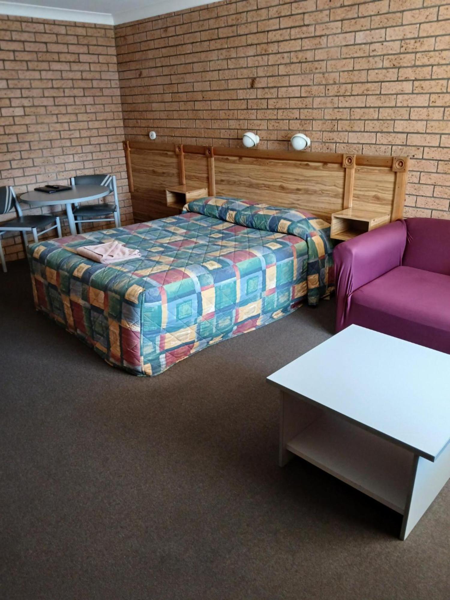 Aaron Inn Motel Нарабри Екстериор снимка