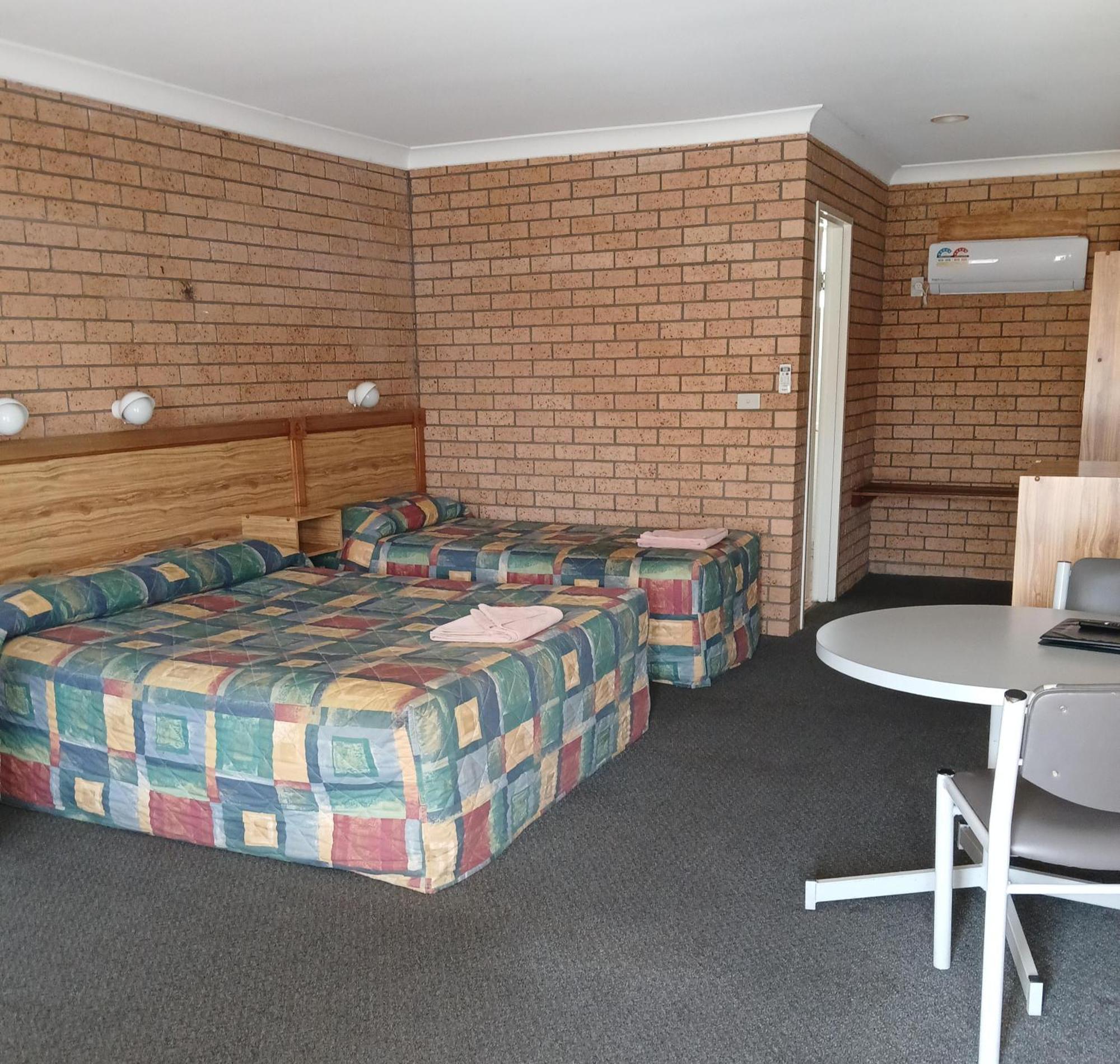 Aaron Inn Motel Нарабри Екстериор снимка