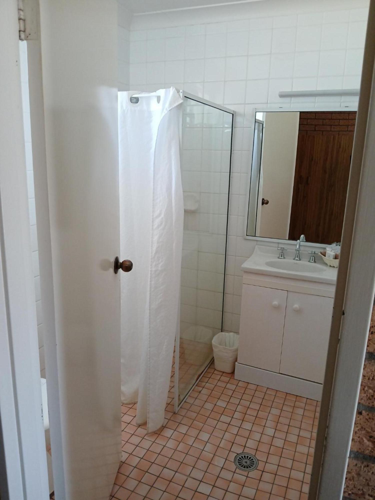 Aaron Inn Motel Нарабри Екстериор снимка
