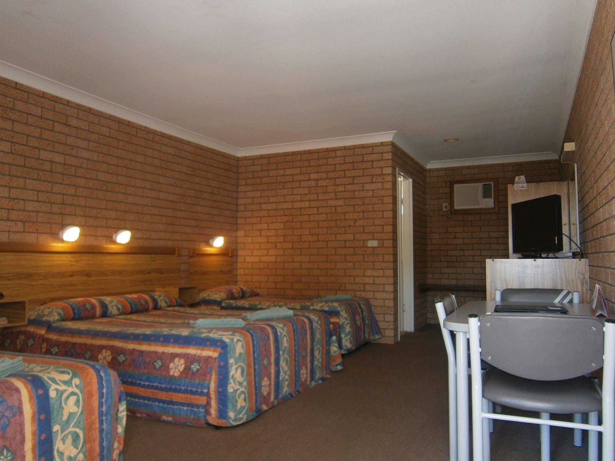 Aaron Inn Motel Нарабри Екстериор снимка