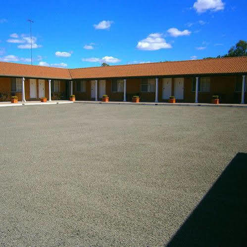 Aaron Inn Motel Нарабри Екстериор снимка